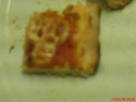 trop delire, on dirait une tete de mort, ct sur un bout de pizza, sans trucage